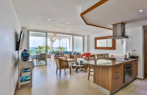 Villas Del Mar Apartment | Lux| Beachfront| 60"SmartTV| Beach&Rest| FastWifi