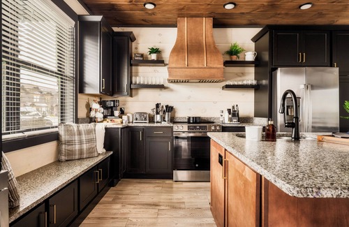 Sevierville House | Lux Cabin~5B~Indoor Pool, WaterPark, Hot Tub, Game Room, Home Theatre, Sleeps 18