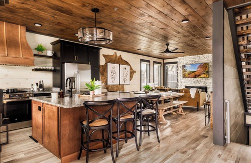 Sevierville House | Lux Cabin~5B~Indoor Pool, WaterPark, Hot Tub, Game Room, Home Theatre, Sleeps 18