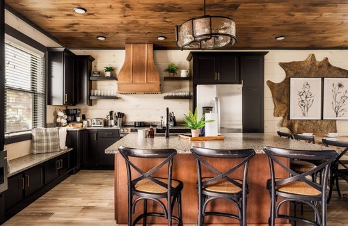 Sevierville House | Lux Cabin~5B~Indoor Pool, WaterPark, Hot Tub, Game Room, Home Theatre, Sleeps 18