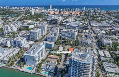 West Avenue House | Lux Designer Apt 2BR and 2BA in the Heart of MIA Beach