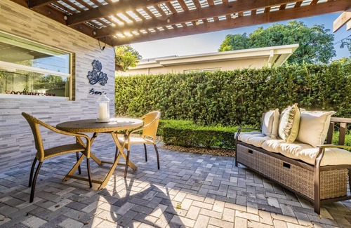 El Portal House | Lux gated and amazingly landscaped NEW Villa 4 bedrooms