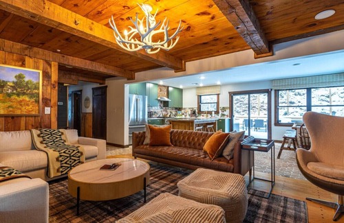 Thompson Ridge Apartment | Lux Hot Tub Cabin w Fire Pit