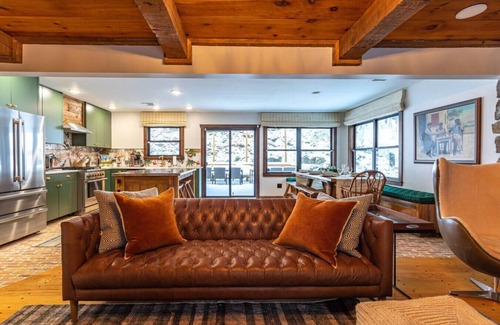 Thompson Ridge Apartment | Lux Hot Tub Cabin w Fire Pit