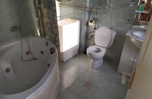 Dnipro Apartment | Lux in the center with Jacuzzi Most City Area