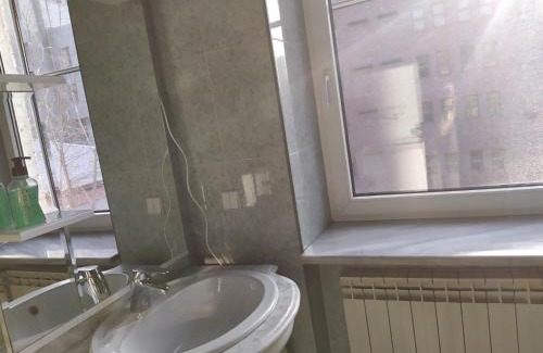 Dnipro Apartment | Lux in the center with Jacuzzi Most City Area