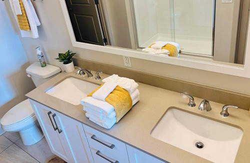 Westside Apartment | Lux & Spacious 1BD Apt with Pool View!