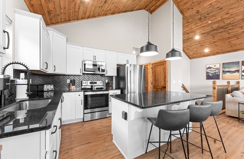 Kimberling City Cabin | Lux Views! Indoor-Outdoor Pools, Firepits, Arcades! Outdoor Fireplace & TV!