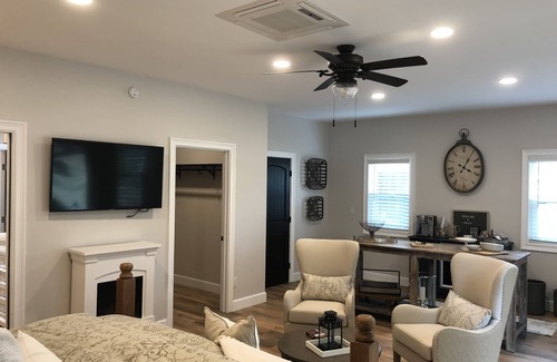 Temecula Cottage | Lux Vineyard Escapes-Romantic Guest Suite