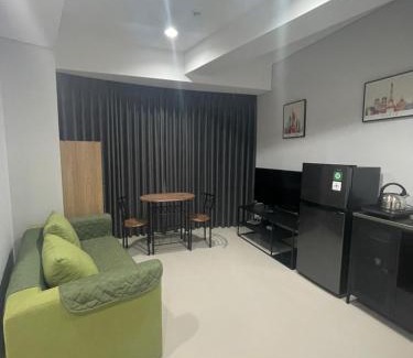 Batam Apartment | Luxe 1-Bedroom Haven with Ocean View on the 5th Floor of Kalani Tower