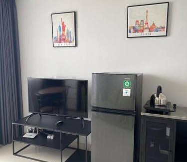 Batam Apartment | Luxe 1-Bedroom Haven with Ocean View on the 5th Floor of Kalani Tower