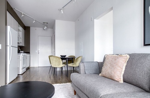 Assembly Square Apartment | Luxe 2B w/W/D, Gym, Rooftop. Steps from T stop by Blueground