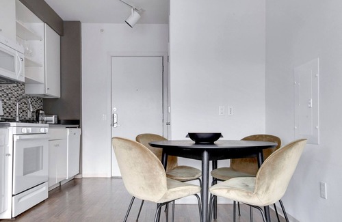 Assembly Square Apartment | Luxe 2B w/W/D, Gym, Rooftop. Steps from T stop by Blueground