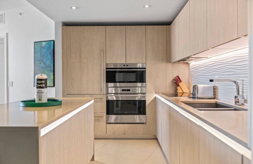 Hollywood South Central Beach Apartment | Luxe 2BR Retreat Stunning Skyline & Ocean View