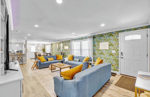 Southwest Raleigh House | Luxe 6-BDRM Ranch Gazebo & Movie Nights