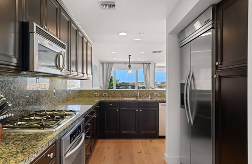 Playa Del Rey Condo | Luxe Beachfront Beauty with easy access to Sofi and LAX