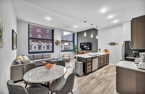 Gateway District Apartment | Luxe Flat w/Heated Pool & Sauna Gym Heart of DT