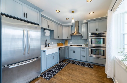 Skokie House | Luxe Haus of Love—Renovated 1938 Cape Cod —Heated FLRS