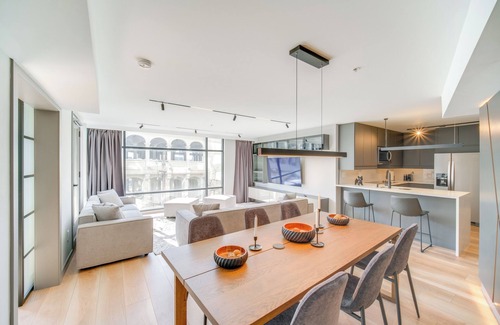 Ohio City Apartment | Luxe High-Rise 2 Mi to Dtwn Cleveland: WFH Ready!