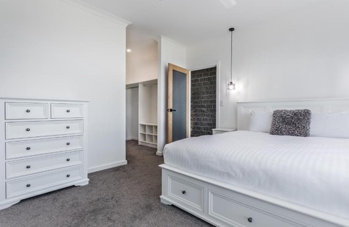 Bayonet Head House | Luxe Home by the BnB Collection