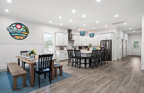 Ash House | Luxe Home w/Htd Pool & Spa,Elevator, Putting Green, Tiki Bar, Arcade Games& MORE