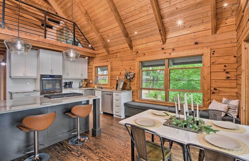 Jasper Cabin | Luxe Jasper Cabin w/Deck + Blue Ridge Mtn Views!