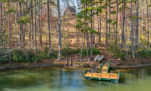 Mill Spring House | LUXE Lake Adger-Lakefront Home, Private Dock, Hot Tub, Fire Pit, Canoe, Epic Mtn & Lake Views, Universal EV Station