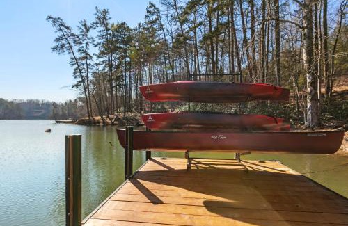 Mill Spring House | LUXE Lake Adger-Lakefront Home, Private Dock, Hot Tub, Fire Pit, Canoe, Epic Mtn & Lake Views, Universal EV Station