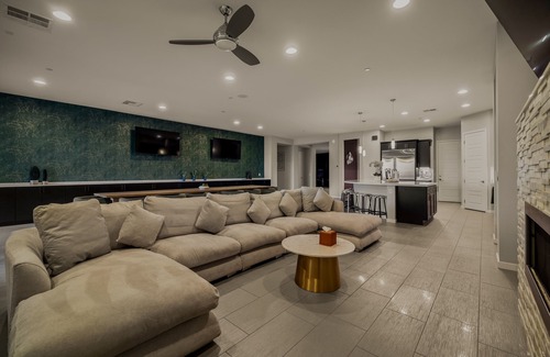 Enterprise House | Luxe Modern Mansion,5bd ,salt water pool&spa, new outdoor kitchen, sport court!