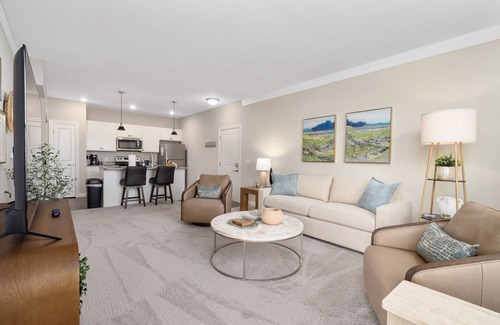 Powell Apartment | Luxe Powell 2BR | Covered Parking | Walk-In Shower