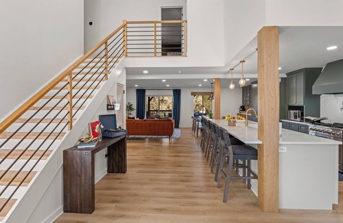 Greenville - Spartanburg House | Luxe Private Lakefront-Heated Swimspa, Pickleball/Basketball, Kayaks, Greenville