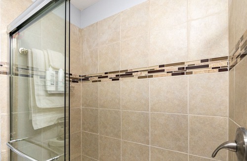 Dacula House | Luxe suite w/ a ★Full Kitchen★ Private Entrance ★Netflix ★W/D