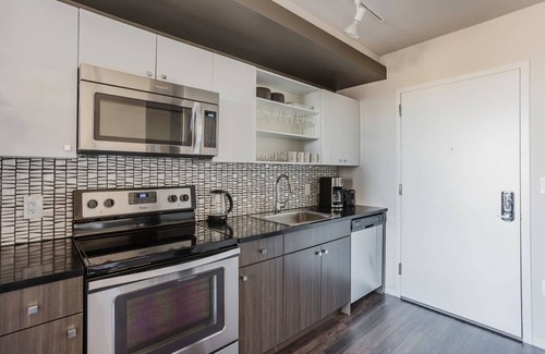 Theatre District Apartment | Luxe Theater Dist 2BR w/Gym, Lounge, Rooftop & A/C, by Blueground