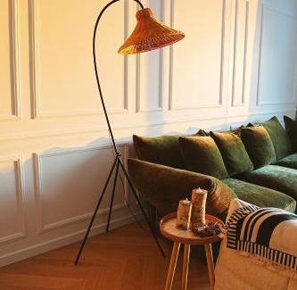 Biggera Waters Apartment | Luxe Waterfront 3BR Retreat by Harbour Town