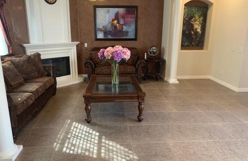 Alessandro Heights House | Luxhome Rooms in Mansion