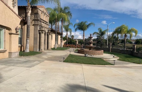 Alessandro Heights Apartment | LuxHome Suites in Mansion