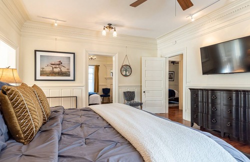 Durham House | Luxurious 150yr old home near Duke with private heated indoor pool & 3 acres