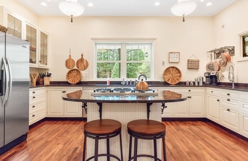 Durham House | Luxurious 150yr old home near Duke with private heated indoor pool & 3 acres