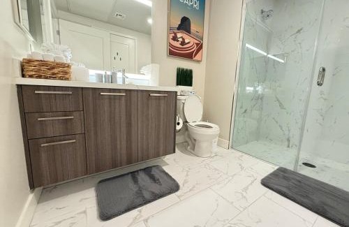 Los Angeles Apartment | Luxurious 1BR Suite Near Hollywood Walk Of Fame