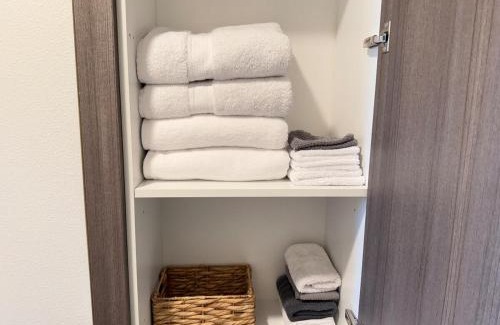 Los Angeles Apartment | Luxurious 1BR Suite Near Hollywood Walk Of Fame