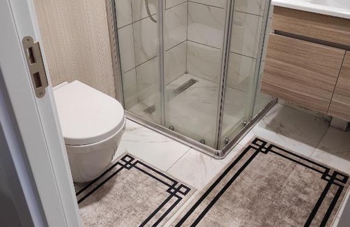 Bahcelievler Apartment | Luxurious 2 bedroom flat with pool and garden.