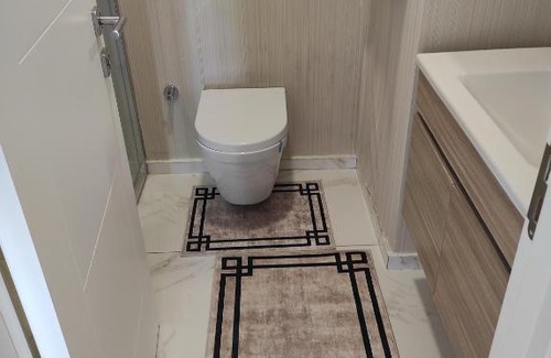 Bahcelievler Apartment | Luxurious 2 bedroom flat with pool and garden.