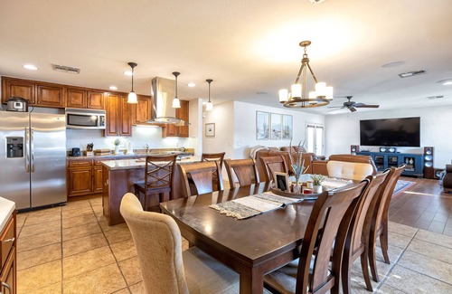 Scottsdale Highlands House | Luxurious 3 Bedroom Home w Heated Pool, BBQ & Firepit