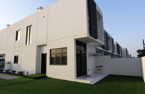 Dubai Villa | Luxurious 3 Bedrooms with Maid room Villa