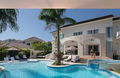 Los Brazos Apartment | Luxurious 3 Bedroom Crown Villa with Pool