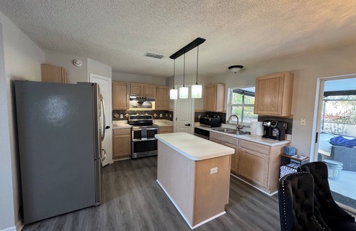 Spring Hill House | Luxurious 4-bedroom Pool house with Game Room , WiFi in fabulous Spring Hill