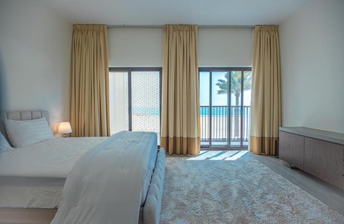 Al-Fujairah Villa | Luxurious 4 bedroom villa on the beach