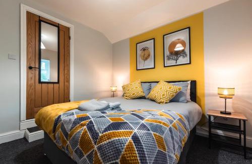 Southampton House | Luxurious 4 Bedrooms-Sleeps 8-Long Term Disc-Driveway