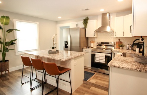 Sandtown House | Luxurious 4 Bedrooms with 5 Beds and 3 Bath within Cascade neighborhood