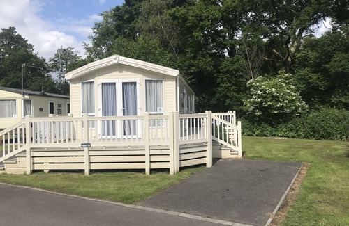 Ringwood House | Luxurious 5* Poppy at Oakdene Forest Park up to 6 guests